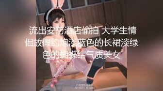 一边操骚逼一边和别人视频