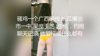  监控破解猥琐大叔掰开少妇的双腿想吃她的鲍鱼少妇死活不同意