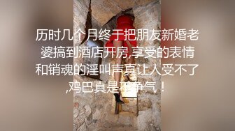 《居家摄像头破解》中年大叔在家里和老婆吃鲍鱼啪啪 洗个澡出来再干一炮