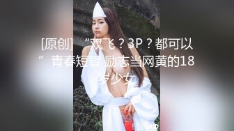 地铁抄底打电话美女