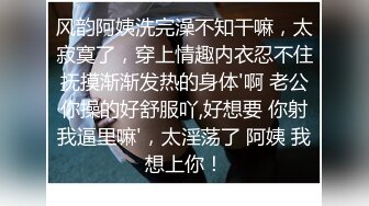  妹子撅着屁屁被大肉棒后入 不过瘾还要拿个超大假鸡吧交换着插