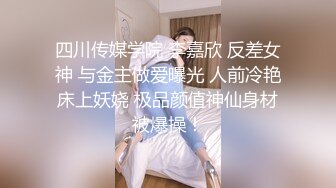   年輕極品性癮情侶挑戰不可能,誓要在帝都每壹家澡堂裏都幹壹次,外面顧客走來去,裏面褕褕艹