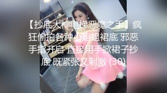 超市猥琐大叔尾随美女跟到家中趁其床上睡觉强上美女