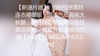   短发清纯系美女3P双男 前面插嘴后面舔逼 按双腿抽插无套内射