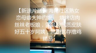 在职大学生露脸高颜值大秀直播，听狼友指挥揉捏骚奶子发骚伸着舌头要舔狼友大鸡巴，开档黑丝按摩棒自慰骚穴