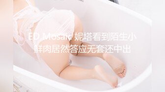   眼镜熟女妈妈 看到有年轻鸡鸡操笑的多开心 主动往稀毛逼里插 无套啪啪 射了一肚皮