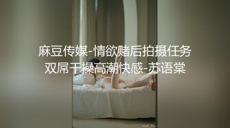 黑丝熟女人妻 骚货想要了跳艳舞诱惑你 黑色制服下雪白的肉体就问你挡不挡得住视觉和生理上的双重刺激