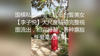   姐姐闺蜜来家串门听说晚上还要在这里留宿赶紧暗藏摄像头偷拍她洗澡