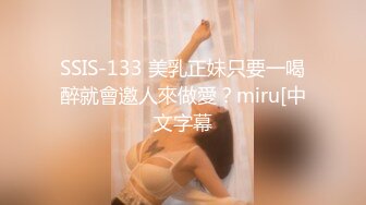   小虎牙超清纯甜美00后嫩妹，一线天无毛馒头逼，扎着双马尾纤细美腿，掰开粉穴非常紧致