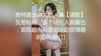   巨乳妹子在化妆被男友捏奶子撩起裙子就要后入 两个大奶子晃动骑乘套弄