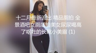   纯欲系卡哇伊小萝莉，说话奶声奶气，无毛超嫩粉穴，翘起美臀掰穴特写，撩起衣服揉捏奶子