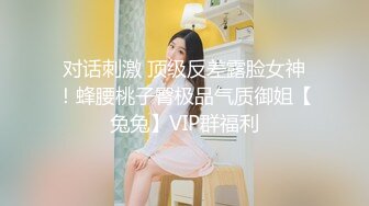 性感淘气女孩梅丽莎·摩尔和莱利·里德给他们的书呆子继父做了一次肮脏的化妆