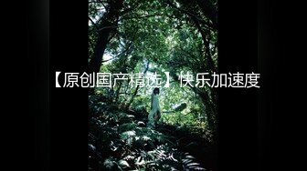 《极品CP✿魔手✿外购》经济型集体公寓女厕三机位全景偸拍各种学生和上班族小姐姐熟女方便，意外收获小情侣厕所躺平造爱