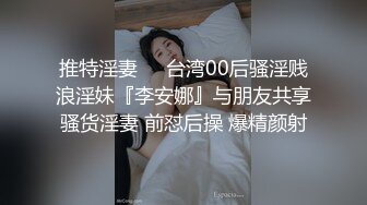 国产夫妻鸳鸯浴,洗澡抹上沐浴露站立後入,双手拿着拖把借力,白花花肉肉乱抖