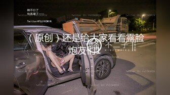  两个骚女调教贱男，舔屌吃口水喝尿，肉丝美腿足交，骑在脸上舔逼