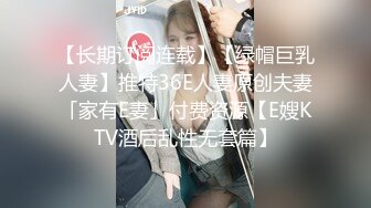 公司职场大长腿女职员上班也不闲着,卫生间脱光果聊