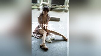 真实换妻交流群约啪 寂寞人妻单独约年轻小伙，感情到位竟然直接内射