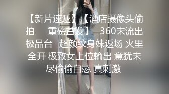 美女下面我不知道这是什么东西，反正是出了很多。