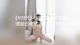 十一月最新流出大神潜入水上乐园大厅更衣室偷拍❤️几个换装准备去游泳的年轻美眉