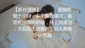 平台人气女模全程露脸情趣诱惑，激情大秀陪狼友骚，跟狼友互动揉捏骚奶子展示性感的逼逼，看淫水自己流下来