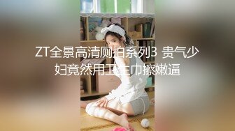 非主流小伙网购一个真人美女玩偶，附带操作指南，叫她干啥就干啥，小伙高兴坏了