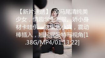 珠光宝气戴名表开豪车的富姐晚上和两个猛男野外3P