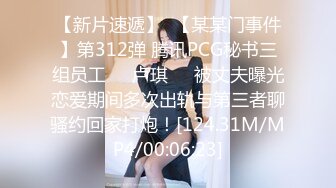 SM工作室，黑丝高跟大奶露脸女王调教人妖，给大鸡巴滴蜡烫熟了它好刺激，穿上假鸡巴内裤后入爆草人妖菊花