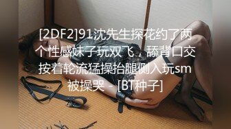 欲求不满的良家小少妇，颜值不错微胖无毛白虎逼镜头前展示，让老公用道具玩逼，深喉大鸡巴后入抽插沙发上玩