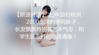 小萝莉--果茶酱。男：大声嘿！楼道灯就亮了   女：被你吓死了。楼梯间3P出战，抠逼舔逼，深喉吃鸡，丝袜秀，太淫乱了刺激死！