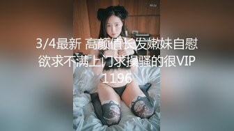 戴面具在客厅沙发上做，隔音太差，熟女一直憋着不敢叫