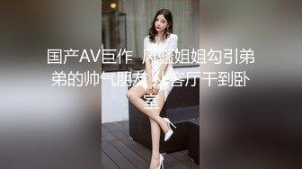 白天老婆在床上脱光衣服搞她