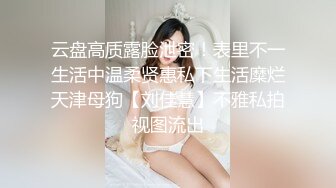 童颜巨乳妹妹肉感身材一脸呆萌，埋头吃吊一脸享受，震动棒骑乘插穴，翘起屁股后入