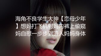 大胆牛人尾随偷拍回家的 性感连衣短裙高跟长腿美艳少妇在她儿子面前将手机直接塞裙底开电筒拍非常刺激