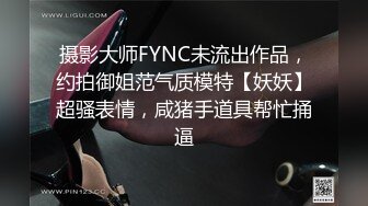 吸烟的女人最美，大耳环气质小少妇全程露脸大秀直播诱惑，自己抠骚逼道具抽插，高潮不断淫水顺着屁股往下流