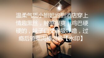  极品爆乳美女不穿内裤户外随机勾搭路人 在大马路上边艹逼太刺激了