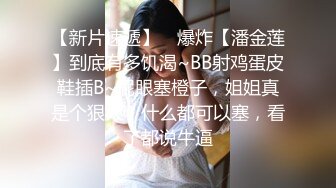 特攻队系列坑神潜入某重点高校女生厕所隔板缝中连续偸拍几位漂亮妹子方便美女拉完屎开始排分泌物完事照镜子对自己笑臭美