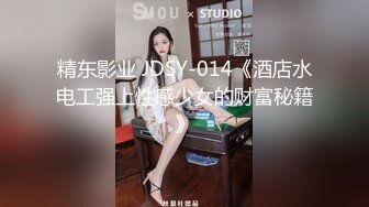 露脸可爱美女舌头舔鸡巴口交