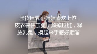 约个年轻的小哥轻熟女大战女上位强力输出玩爆了不过瘾继续自慰带洗澡