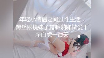 科技楼蹲守长裙美女 一小撮黑穴毛,两片肥厚的阴唇