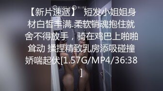 满背纹身萌萌哒双马尾美妞，无聊和炮友来一炮，特写深喉吸吮很卖力，主动上位骑乘，扶着屁股一顿猛操1