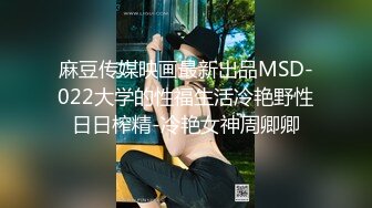 女同的日常生活！女女穿戴假屌爆操！双头龙骑乘互插，穿戴假屌各种姿势，站立后入水声哗哗