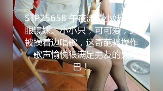 【OnlyFans】逃亡JJ爱KK，狂干群P，大型淫乱场面，两人真实夫妻，女的身材超级棒，群p的场面太过震撼 12