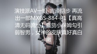 商场女厕全景偷拍美女营业员的微毛小嫩鲍 (2)