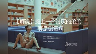    按摩店里的骚技师背着顾客直接在旁边偷情，揉奶抠逼一边草着还给顾摸按摩呢