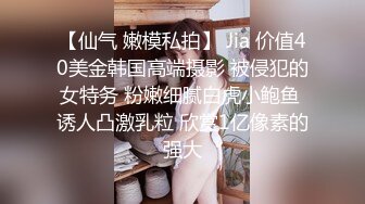 【哥只是一个传说520】酒店约丰满女王调教，趴在地上埋头舔逼，带着情趣手铐操逼