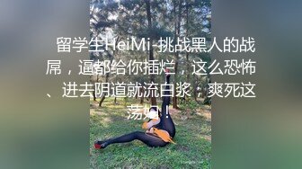 清纯系美女露脸激情3P，激情上位还要口交大鸡巴，让两个小哥夹在中间玩双插，爆菊花草骚穴，浪叫不止真骚啊