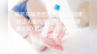 高颜值台湾巨乳骚母狗 无毛馒头穴插小怪兽玩的嗨