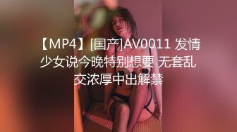 终于抓住机会偷拍到红裙高跟美女同事