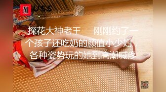 00后汉服萌妹子啪啪穿着衣服足交后入，抬腿抽插搞完休息换上JK装再第二炮