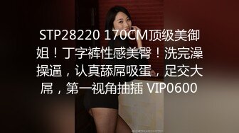 趁室友都回家，操极品白皙JK女友